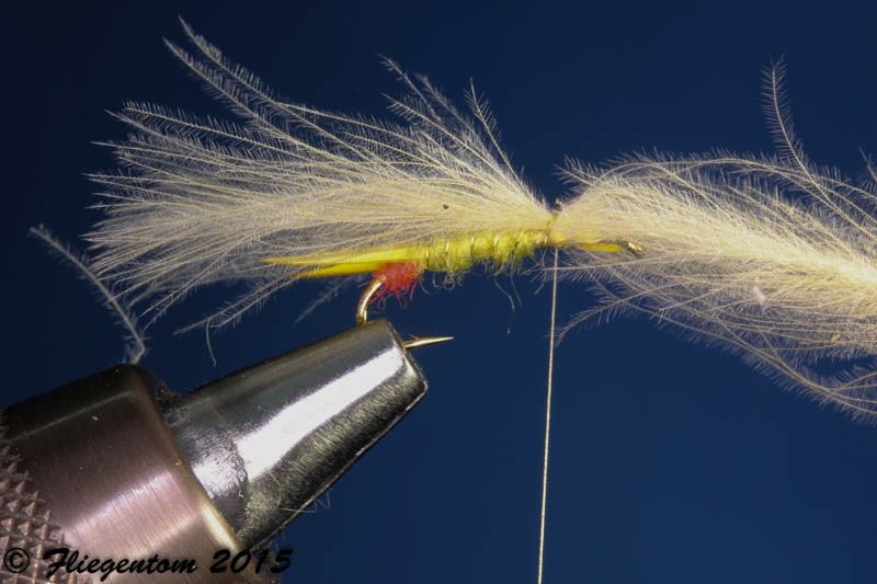 Yellow Sally - Fl�gelfeder einbinden